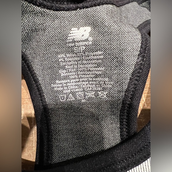 New Balance Women's CAMO Keyhole Racerback Sport Bra with Removable Pads - Picture 4 of 4